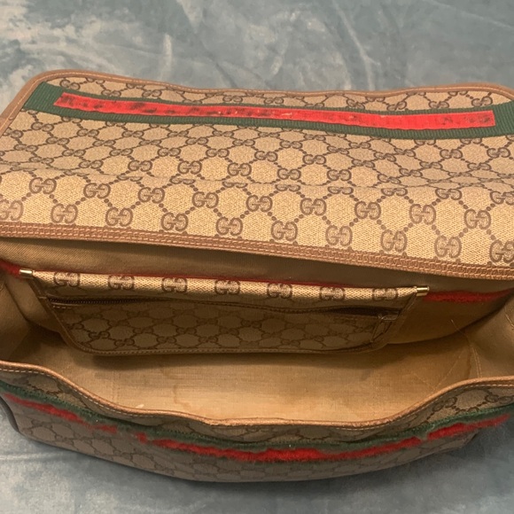 Genuine Gucci messenger bag complete with certificate - Picture 8 of 16